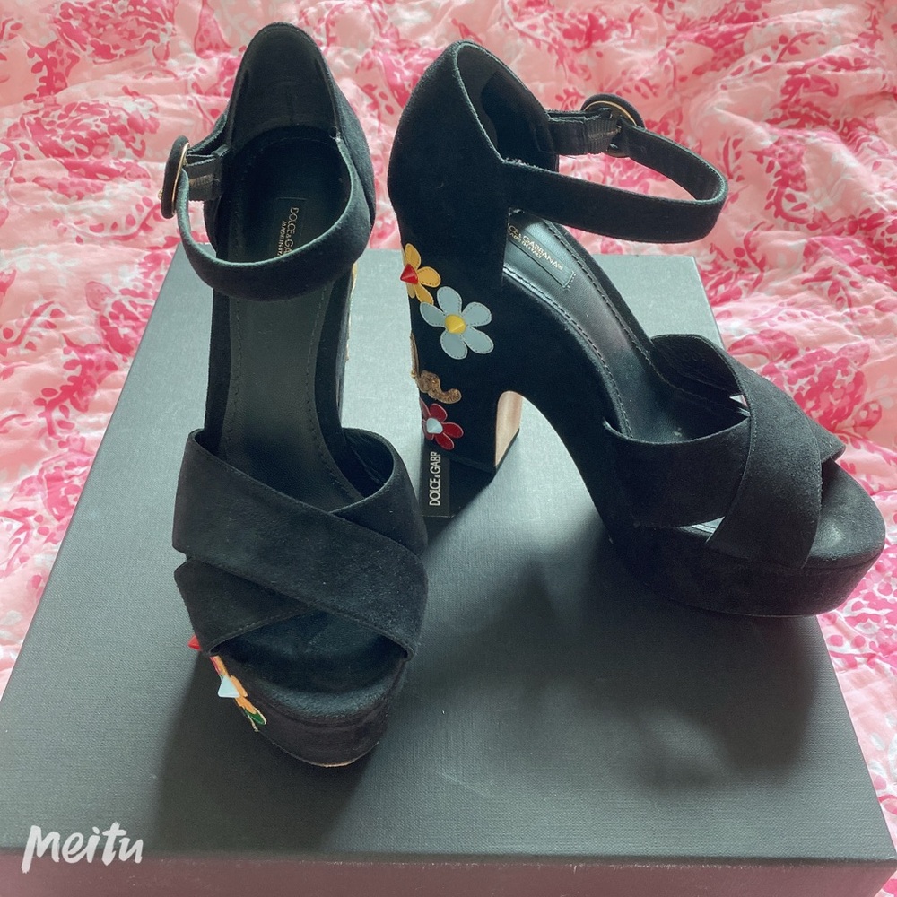 EUC Dolce & Gabbana Black Suede Platform Sandals with Flower Embroidery Studs 38 - Picture 2 of 7